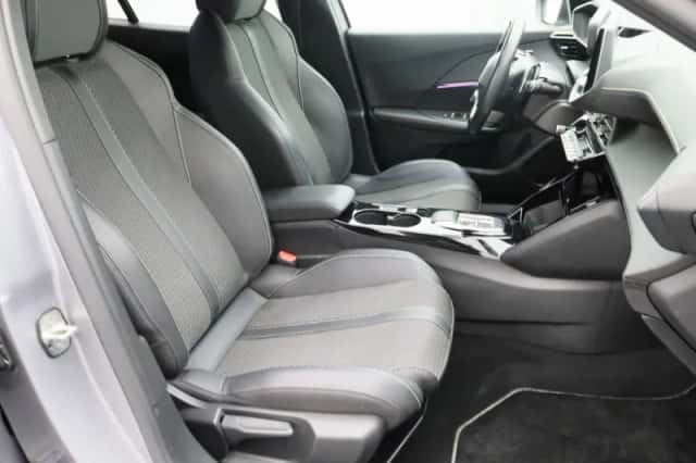 Peugeot 2008 (2023) thumbnail 8