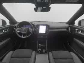 Volvo XC40 (2023) thumbnail 3