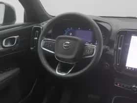 Volvo XC40 (2023) thumbnail 7