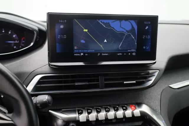 Peugeot 3008 (2021) thumbnail 17