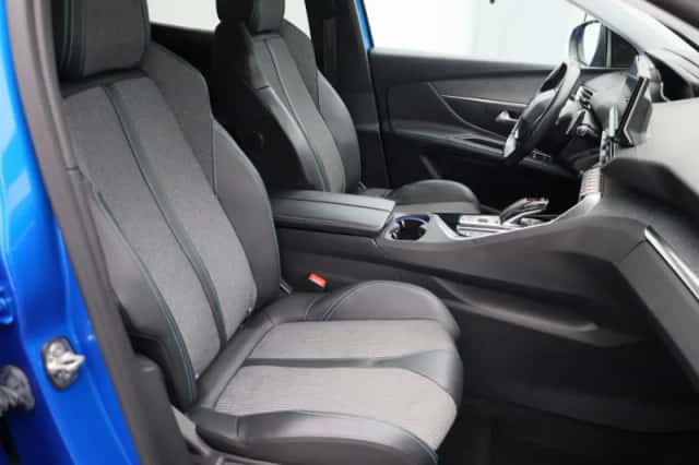 Peugeot 3008 (2021) thumbnail 8