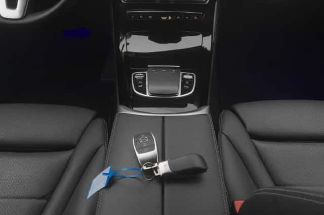 Mercedes-Benz EQC (2020) thumbnail 13