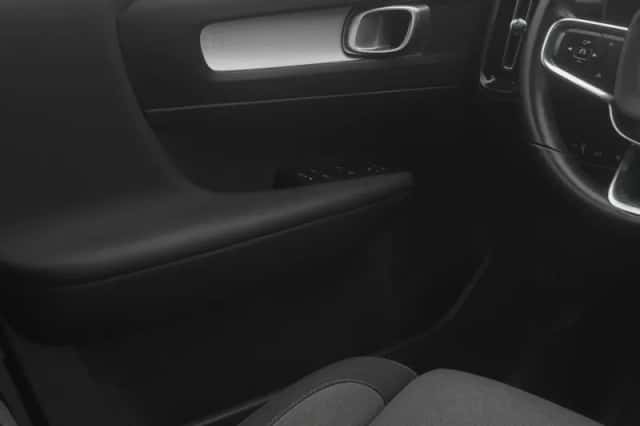 Volvo XC40 (2022) thumbnail 11