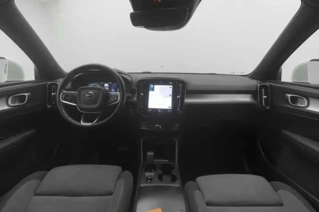 Volvo XC40 (2022) thumbnail 3