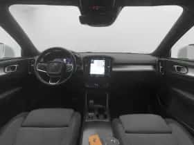 Volvo XC40 (2022) thumbnail 3