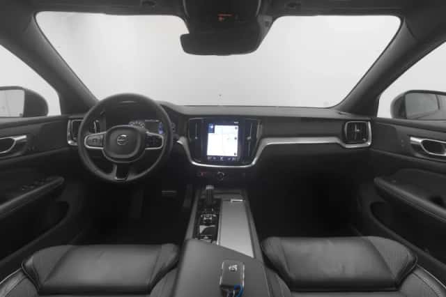 Volvo V60 (2022) thumbnail 3