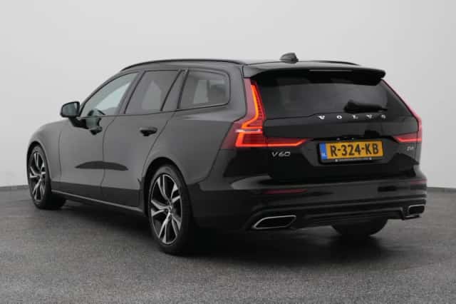 Volvo V60 (2022) thumbnail 5