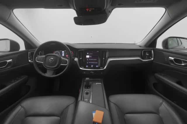 Volvo V60 (2021) thumbnail 3