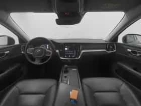 Volvo V60 (2021) thumbnail 3