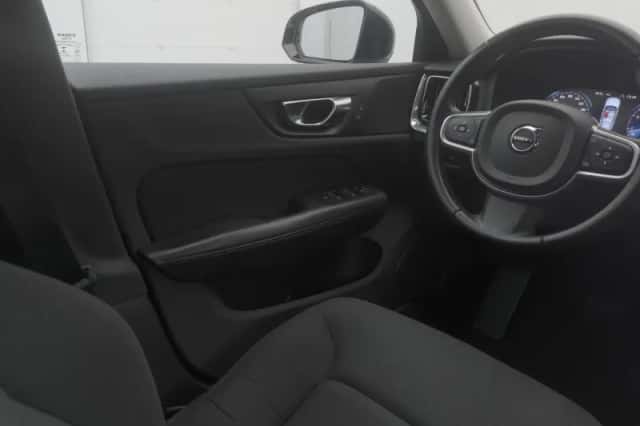 Volvo V60 (2020) thumbnail 11