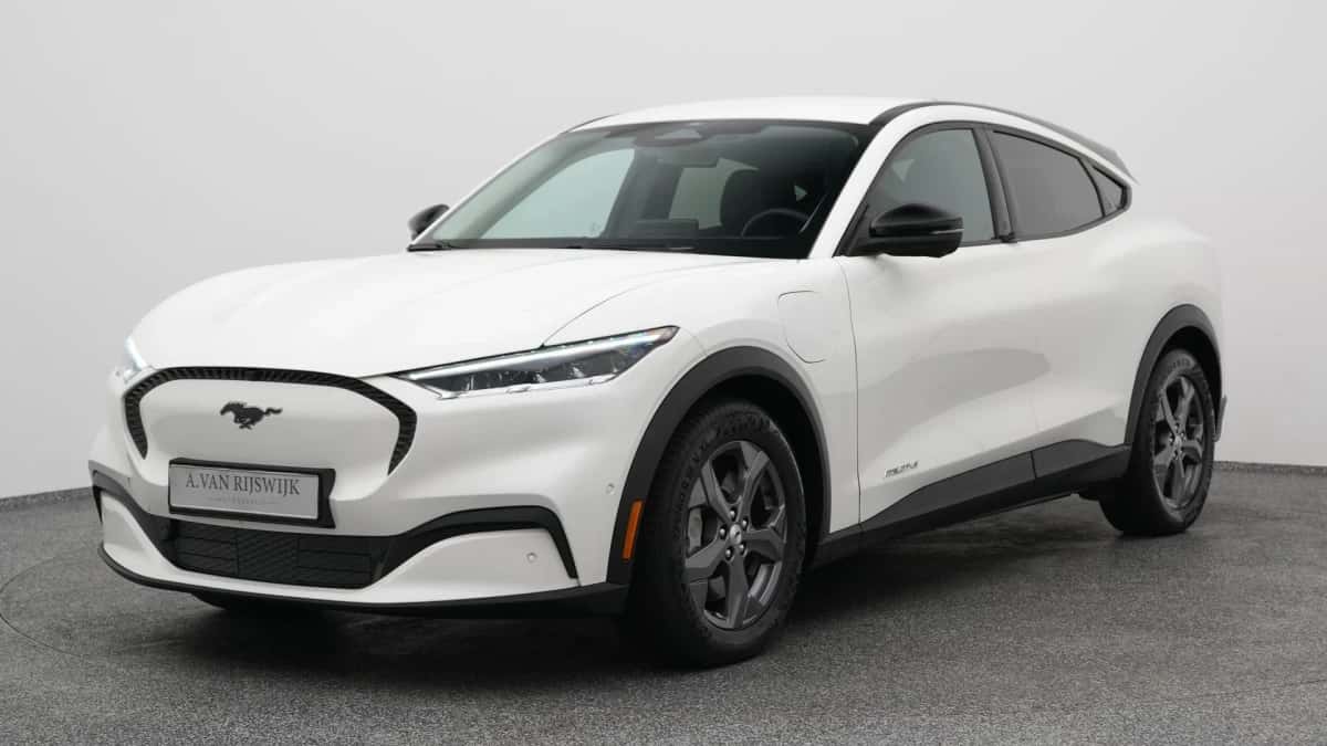 Ford Mustang (2023) — foto 1
