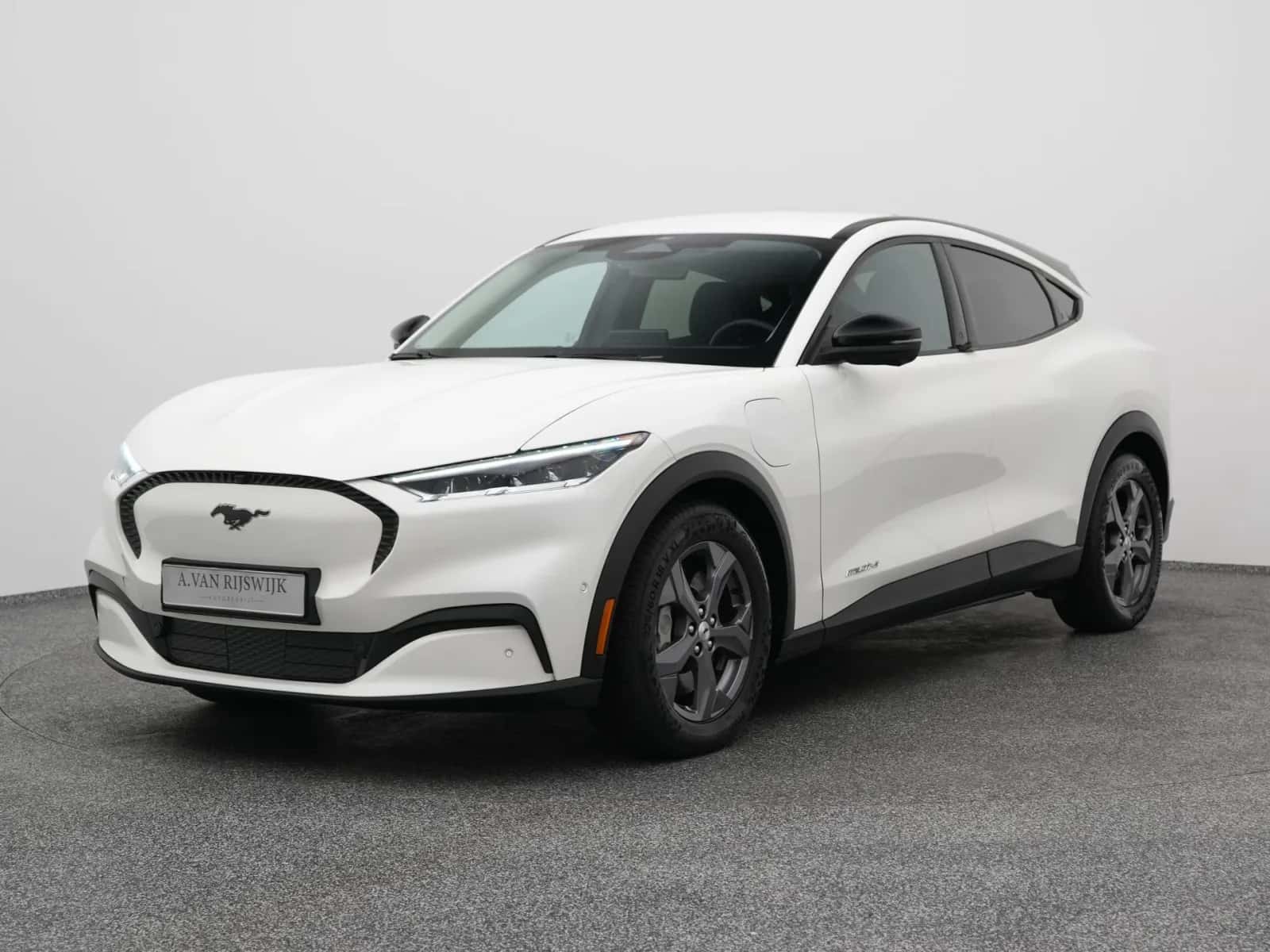 Ford Mustang (2023) — foto 1