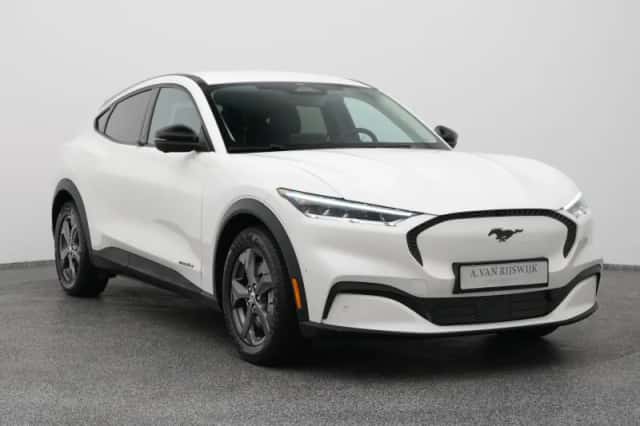 Ford Mustang (2023) thumbnail 2