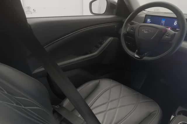 Ford Mustang (2023) thumbnail 12