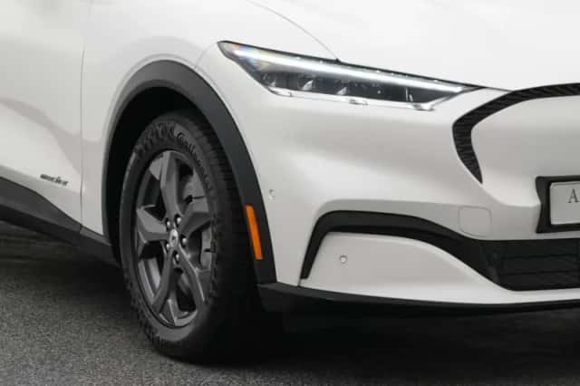 Ford Mustang (2023) thumbnail 18