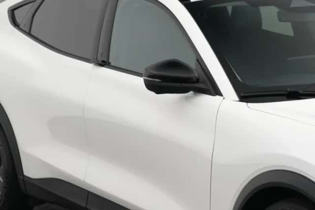 Ford Mustang (2023) thumbnail 24