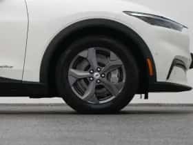 Ford Mustang (2023) thumbnail 43