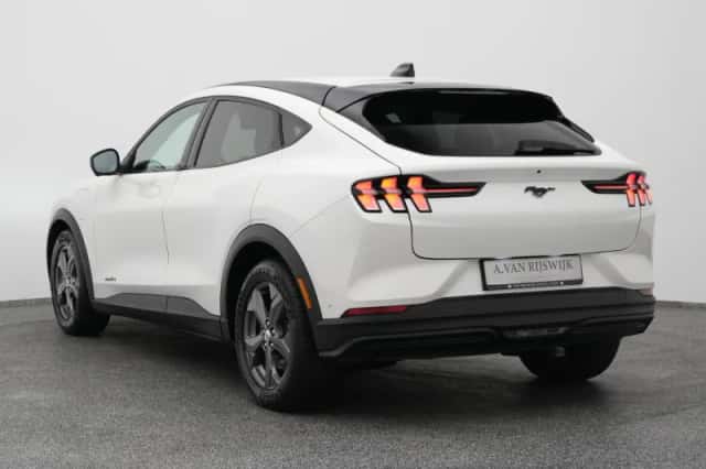 Ford Mustang (2023) thumbnail 6