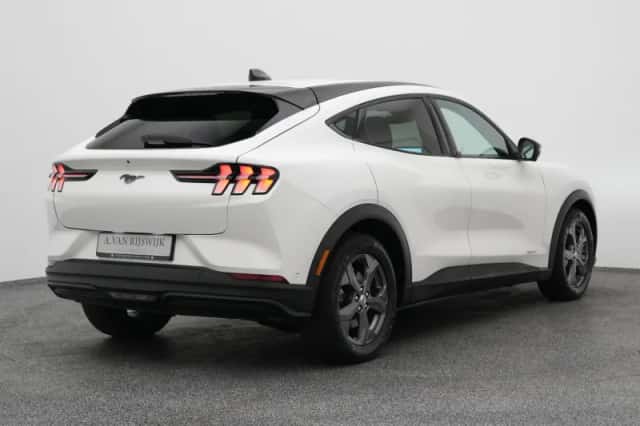 Ford Mustang (2023) thumbnail 7