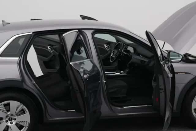 Audi e-tron (2020) thumbnail 35