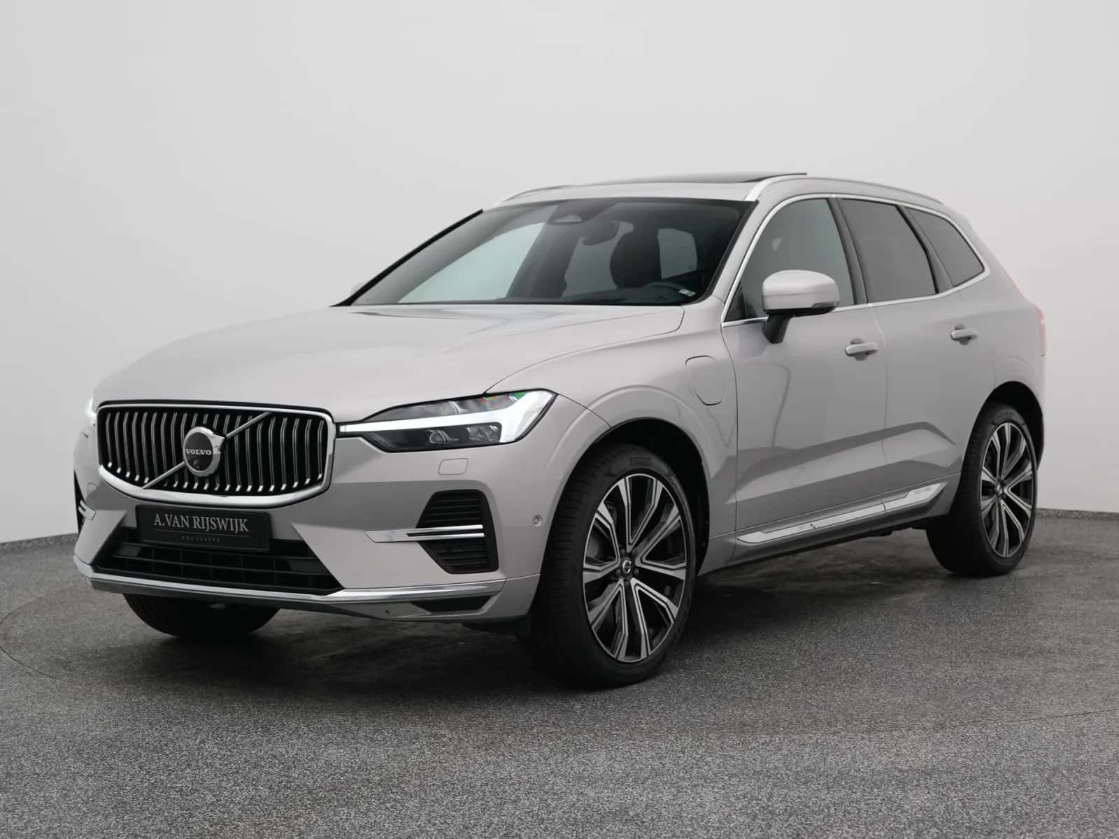 Volvo XC60 (2024) — foto 1