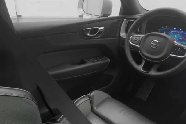 Volvo XC60 (2024) thumbnail 11