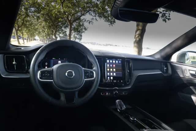 Volvo XC60 (2024) thumbnail 3