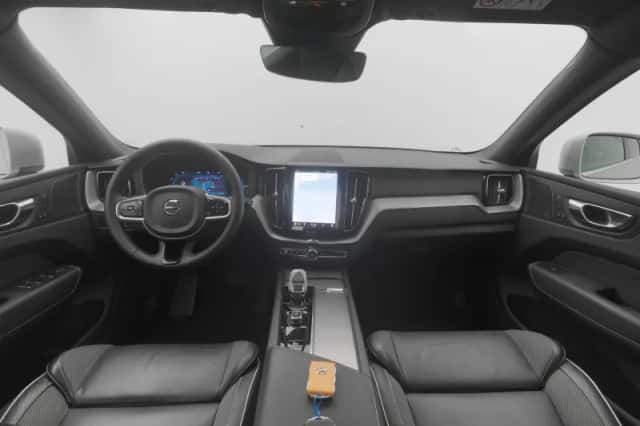 Volvo XC60 (2024) thumbnail 3