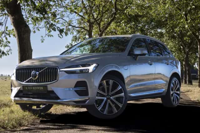 Volvo XC60 (2024) thumbnail 4