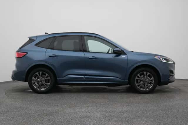 Ford Kuga (2023) thumbnail 14
