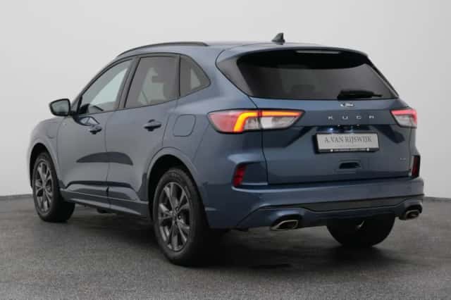 Ford Kuga (2023) thumbnail 5