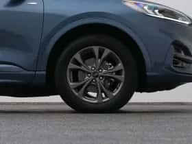 Ford Kuga (2023) thumbnail 42