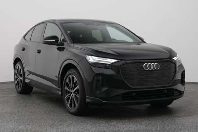 Audi Q4 (2022) thumbnail 2