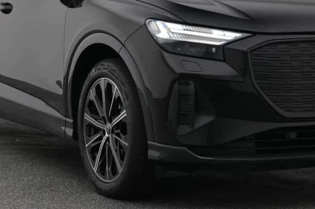 Audi Q4 (2022) thumbnail 18