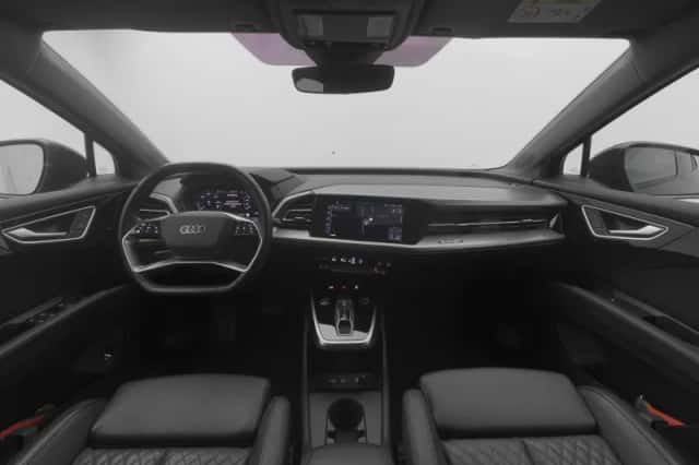 Audi Q4 (2022) thumbnail 3