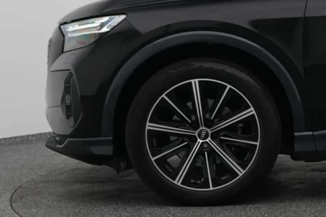 Audi Q4 (2022) thumbnail 22