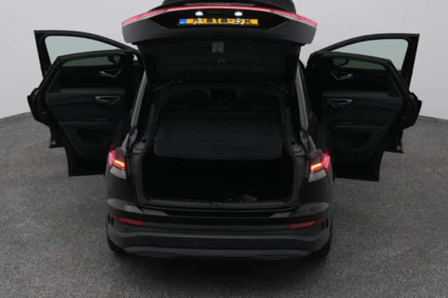 Audi Q4 (2022) thumbnail 30
