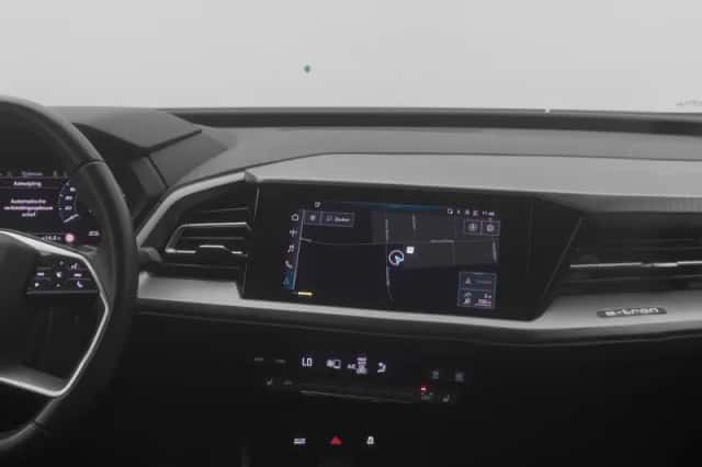 Audi Q4 (2022) thumbnail 9