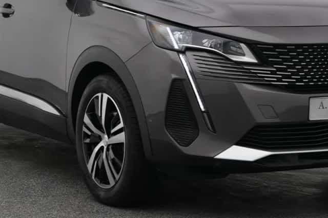 Peugeot 5008 (2023) thumbnail 17