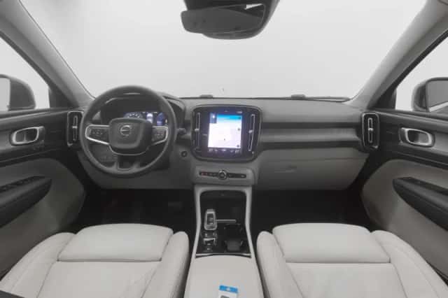 Volvo XC40 (2022) thumbnail 3