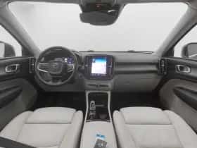 Volvo XC40 (2022) thumbnail 3