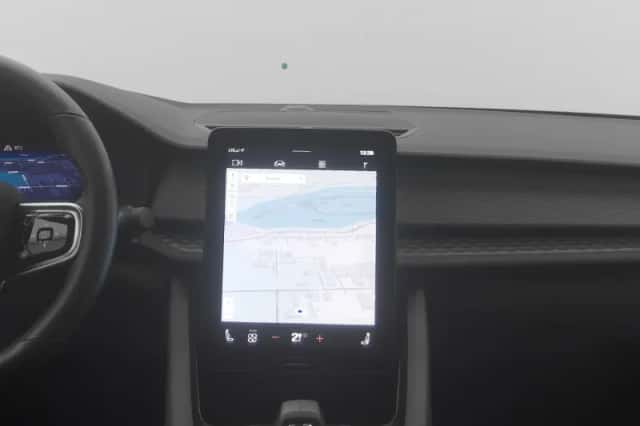 Polestar 2 (2021) thumbnail 9