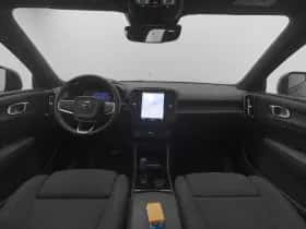 Volvo XC40 (2023) thumbnail 3