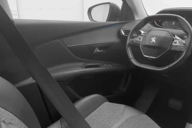 Peugeot 3008 (2020) thumbnail 11