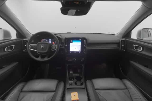 Volvo XC40 (2022) thumbnail 3