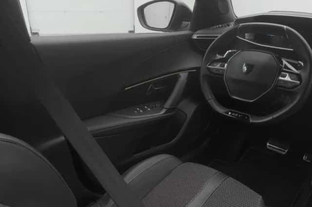Peugeot 2008 (2023) thumbnail 11