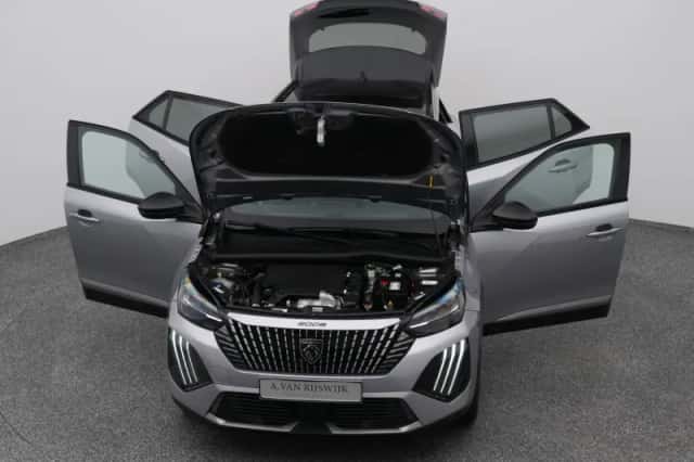 Peugeot 2008 (2023) thumbnail 27