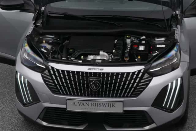 Peugeot 2008 (2023) thumbnail 31