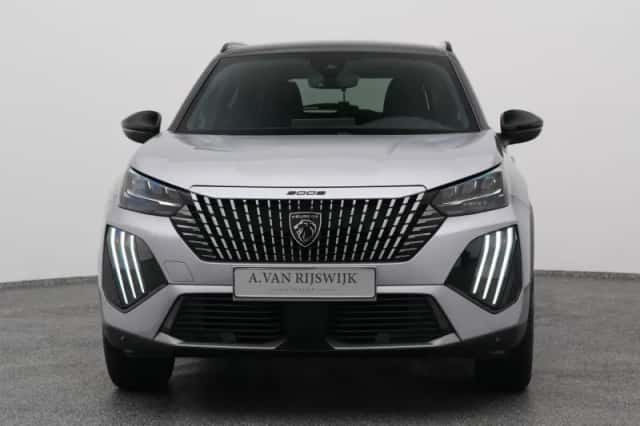 Peugeot 2008 (2023) thumbnail 9