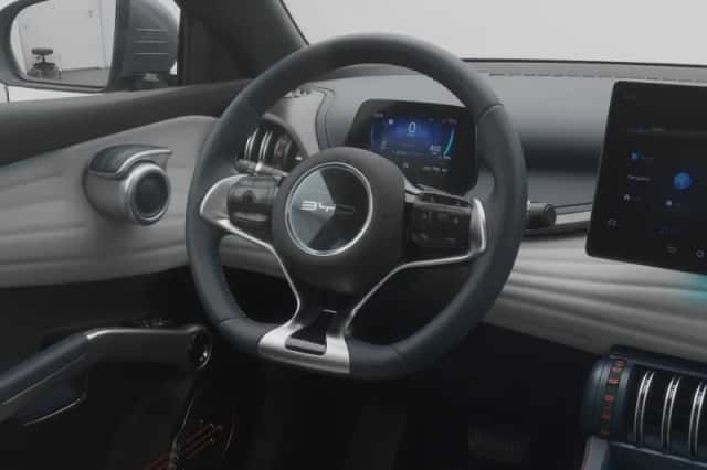 BYD Atto (2024) thumbnail 7